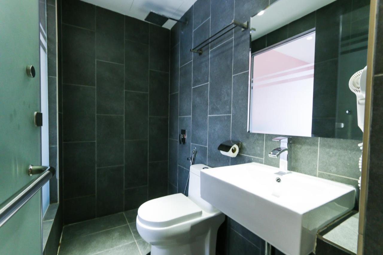 Hotel 99 Kota Kemuning Шах Алам Екстериор снимка