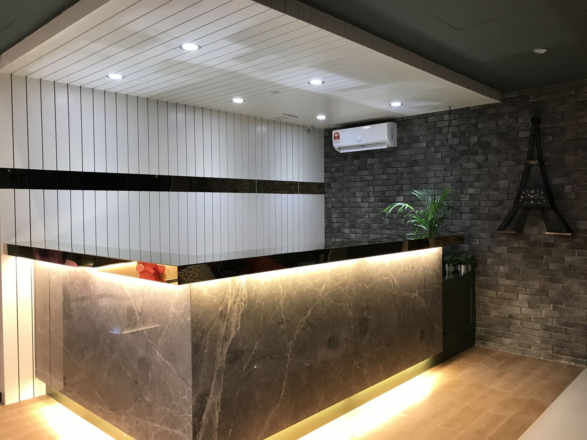 Hotel 99 Kota Kemuning Шах Алам Екстериор снимка